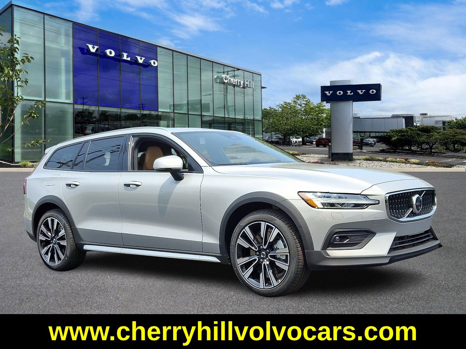 New 2025 Volvo V60 B5 Cross Country Ultra w/ Protection Package Premier video 1