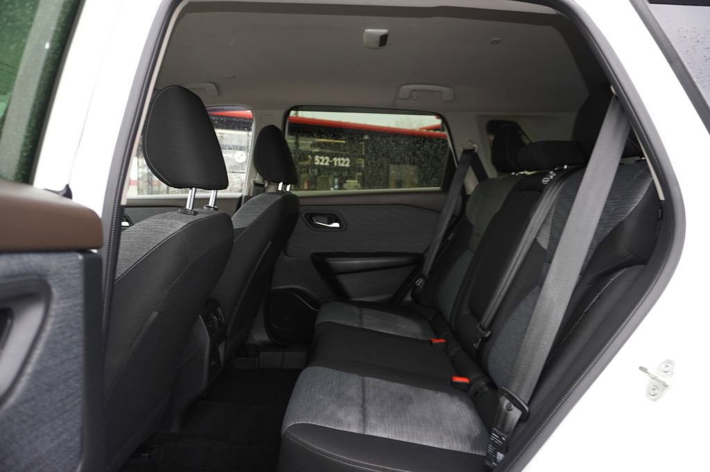 Used 2023 Nissan Rogue SV image 24