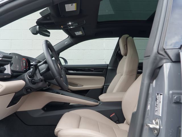 Certified 2025 Porsche Macan 4 Electric image 18