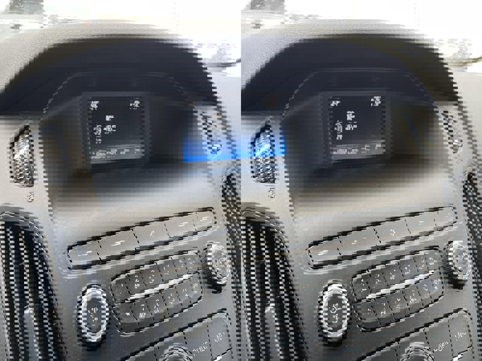 Used 2018 Ford Focus SE image 25