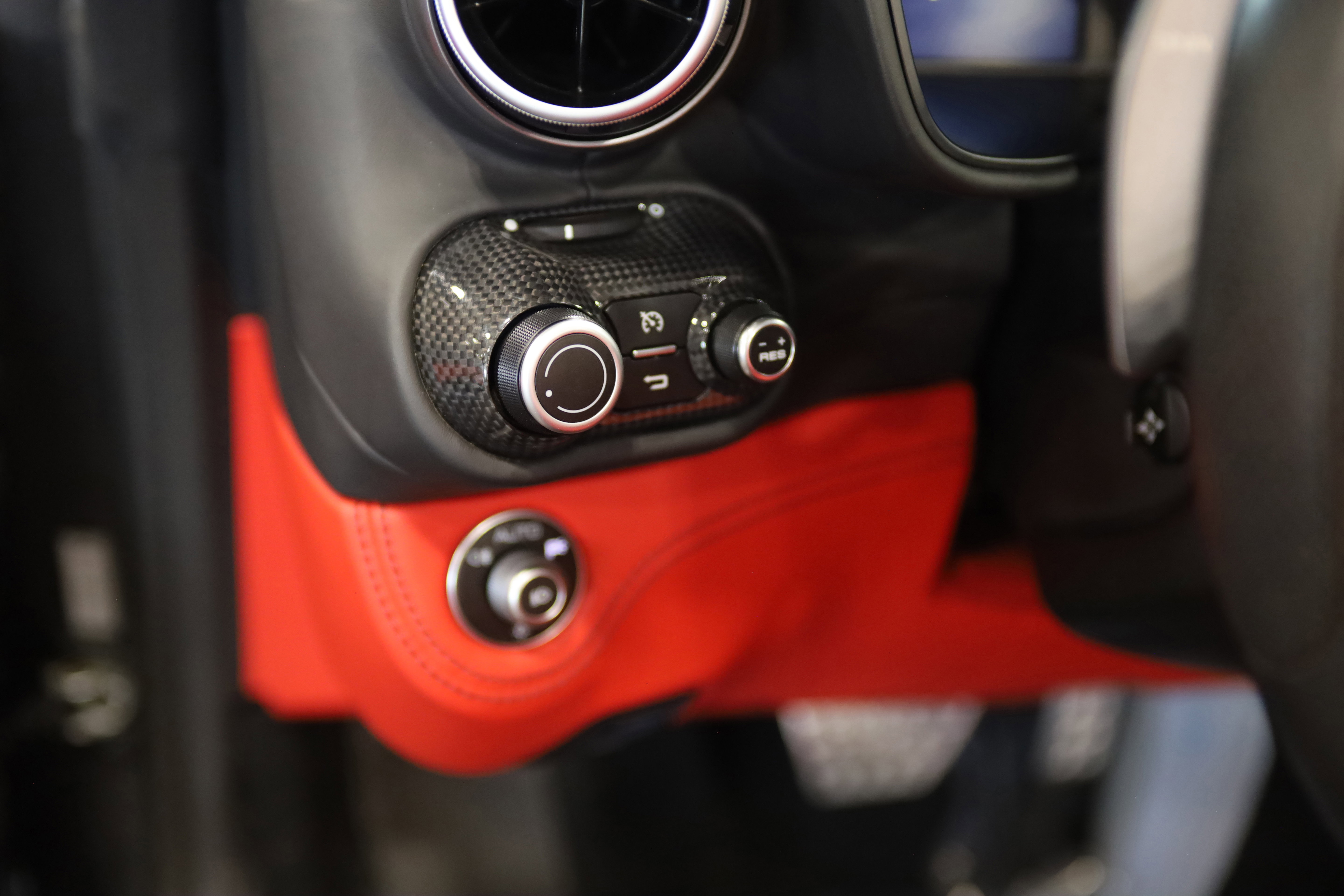 Used 2020 Ferrari Portofino RWD image 23