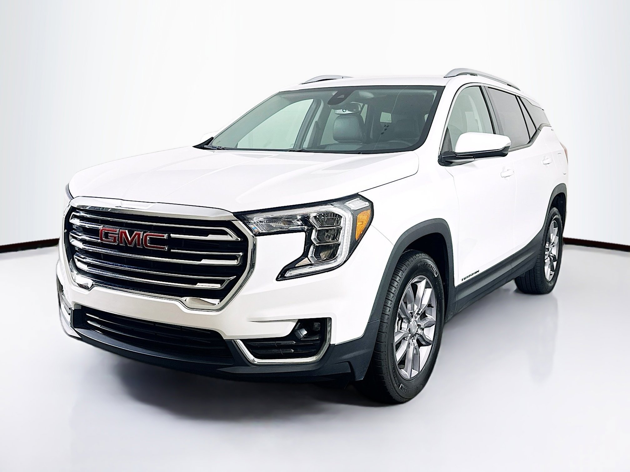 Used 2024 GMC Terrain SLT image 3