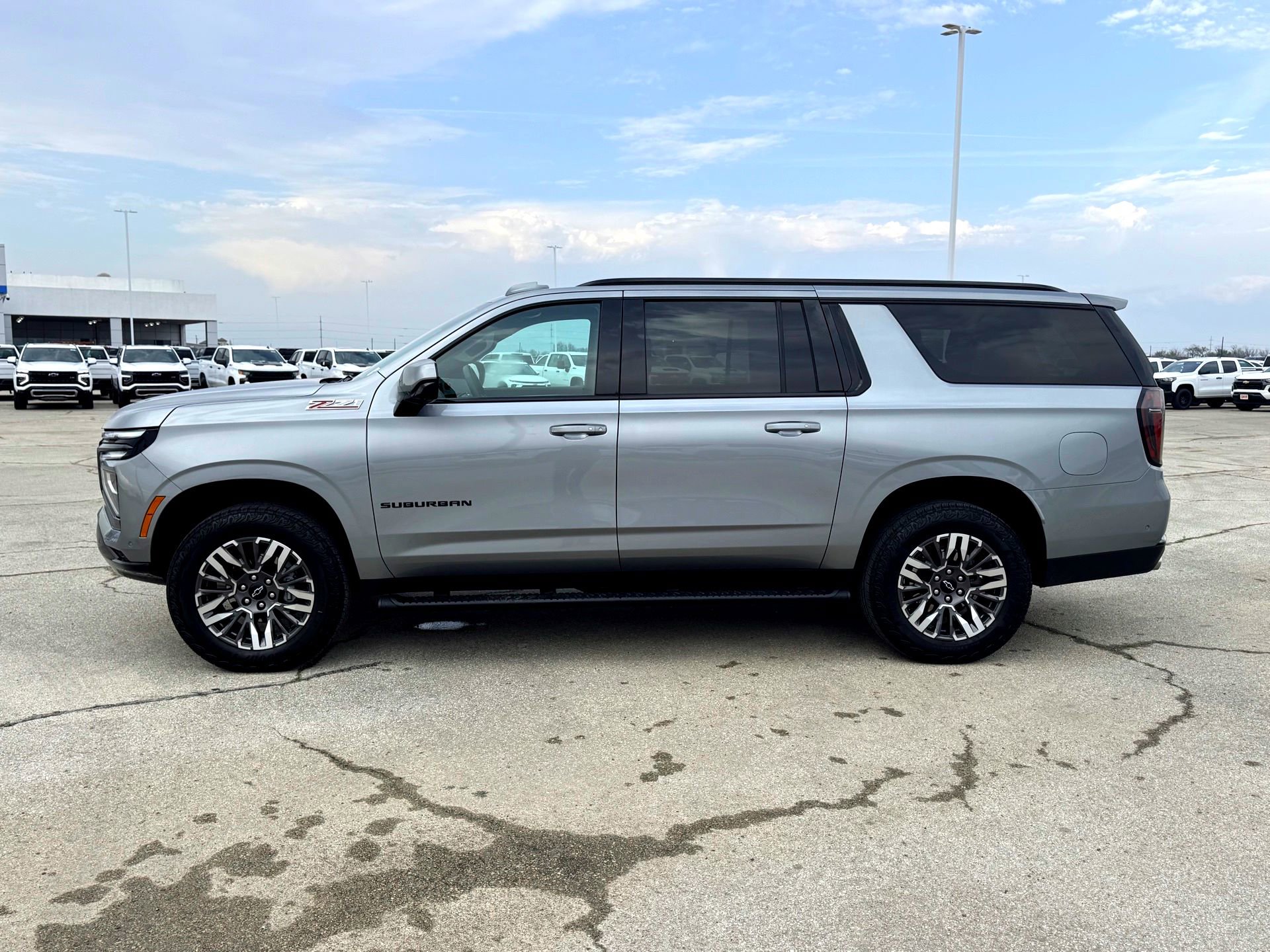 Used 2025 Chevrolet Suburban Z71 AWD/4WD image 10