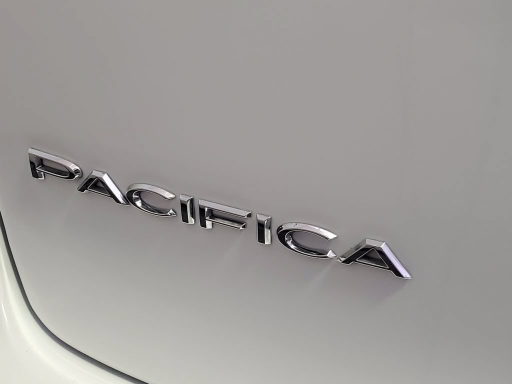 Used 2023 Chrysler Pacifica Touring-L FWD image 30
