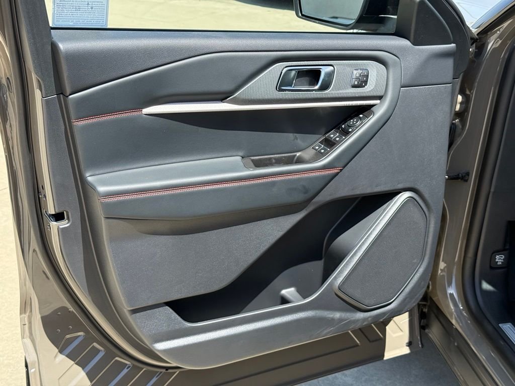 New 2026 Ford Explorer ST-Line w/ ST-Line Street Pack RWD image 15