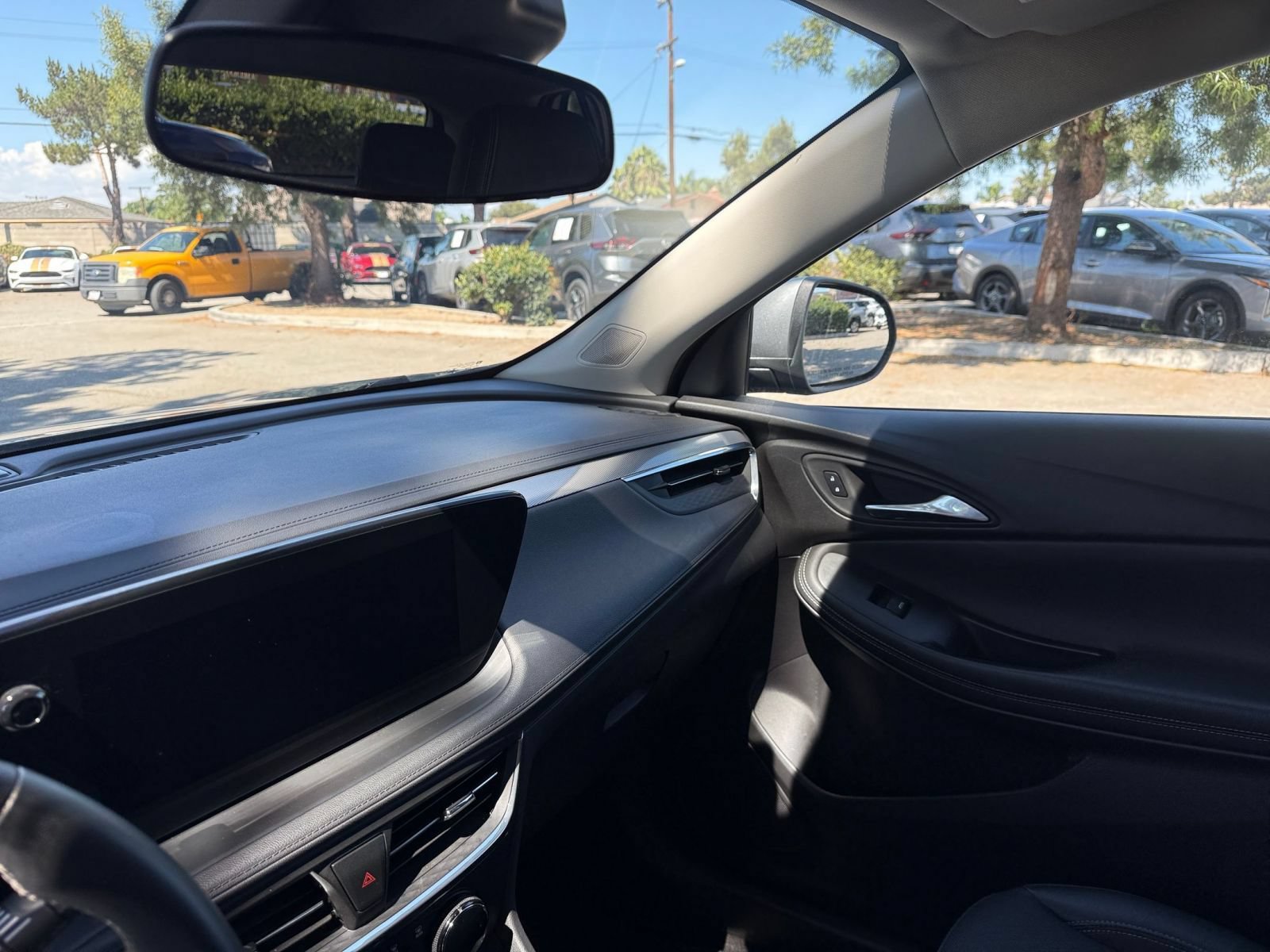 Used 2025 Buick Encore GX Preferred AWD/4WD image 31