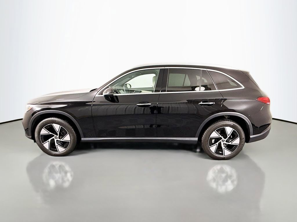 Used 2024 Mercedes-Benz GLC 300 4MATIC image 4