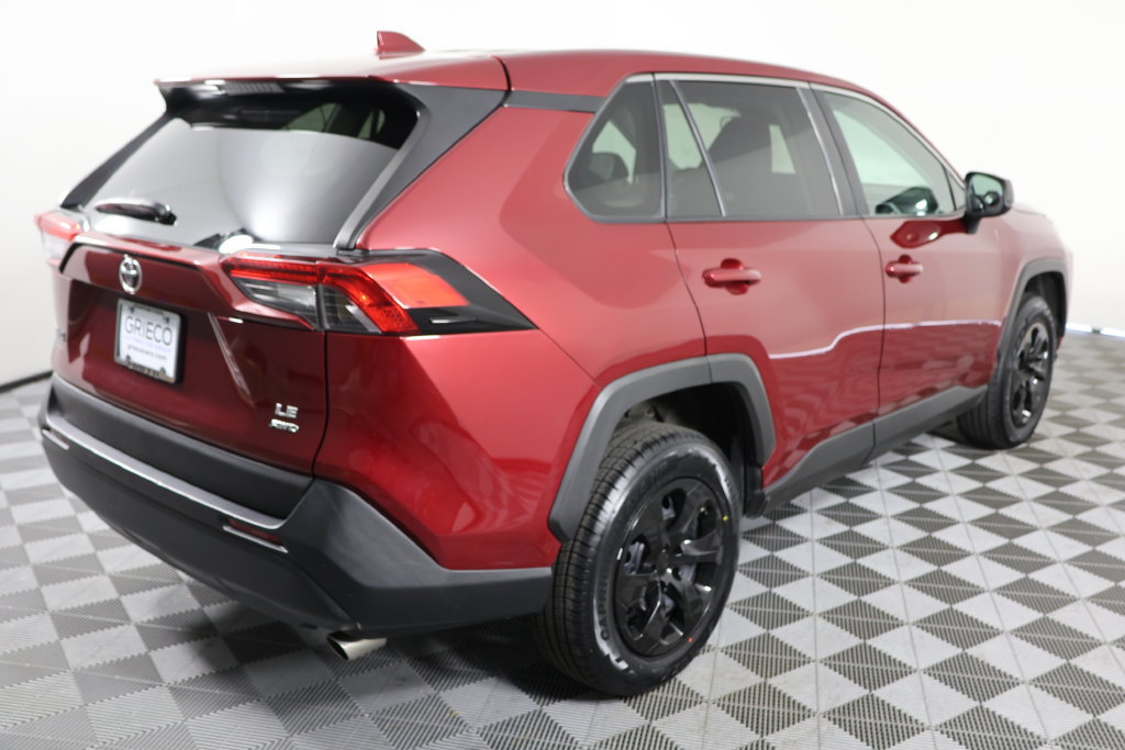 Used 2022 Toyota RAV4 LE AWD/4WD image 8