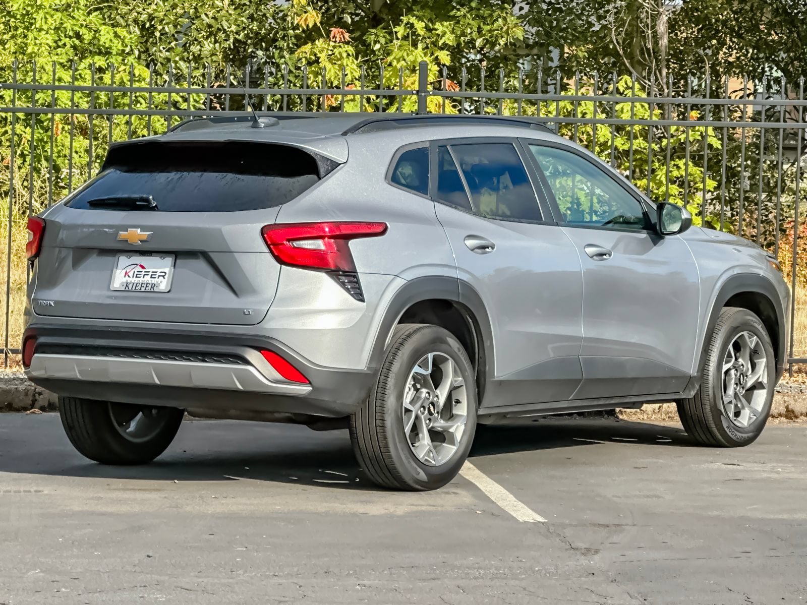 Used 2025 Chevrolet Trax LT FWD image 3