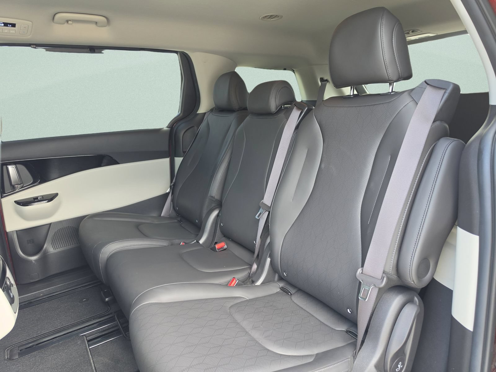 Used 2022 Kia Carnival SX FWD image 21