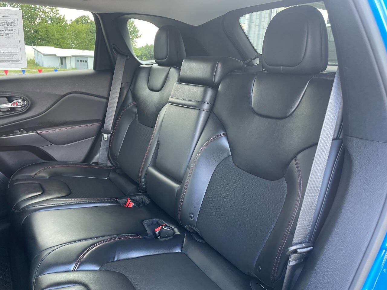 Used 2019 Jeep Cherokee Trailhawk w/ Cold Weather Group image 21
