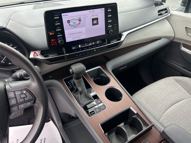 Used 2024 Toyota Sienna LE image 29