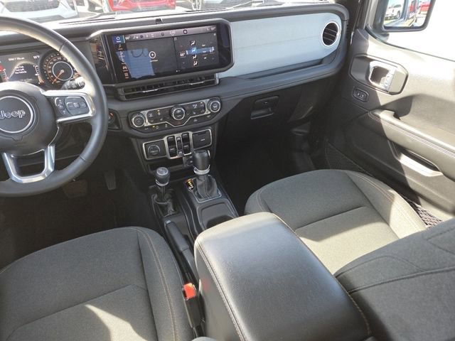 Used 2024 Jeep Wrangler Sahara image 28