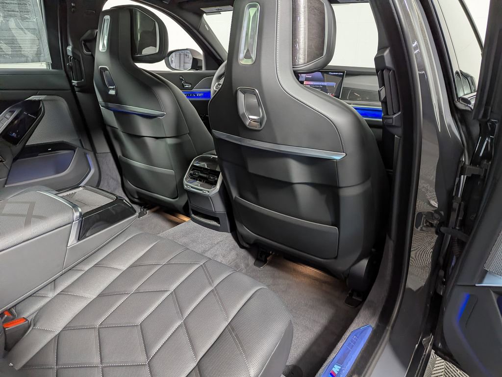 Used 2026 BMW i7 eDrive50 w/ Executive Package RWD image 47