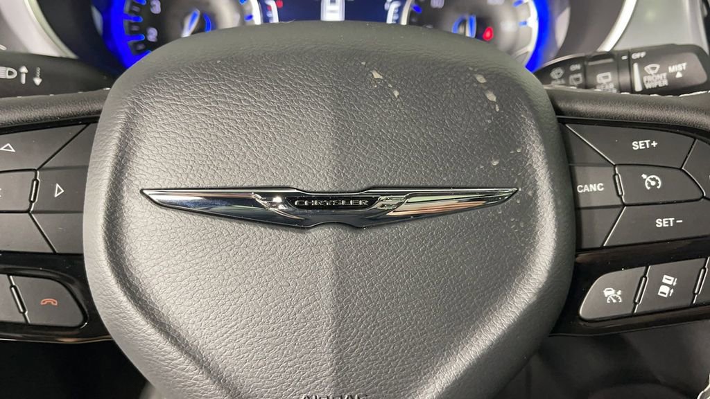 New 2025 Chrysler Pacifica Limited image 26