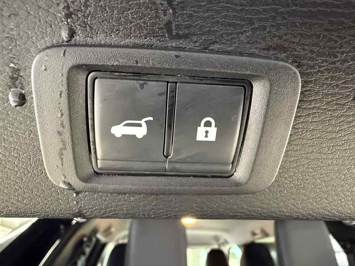 Used 2024 Mitsubishi Outlander AWD image 46