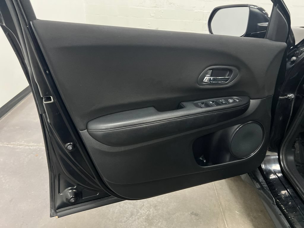 Used 2018 Honda HR-V LX image 12