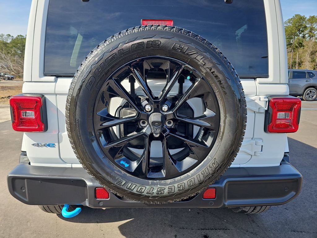 Used 2022 Jeep Wrangler Unlimited Sahara w/ Cold Weather Group image 15