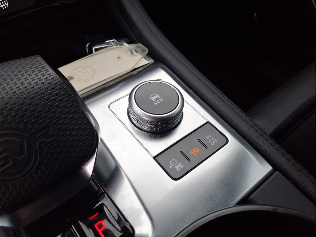 Used 2021 Jaguar F-PACE SVR image 12