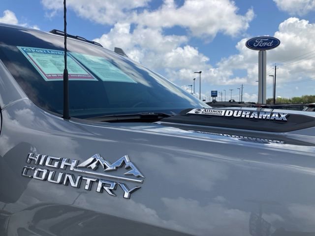 Used 2025 Chevrolet Silverado 3500 High Country w/ High Country Premium Package AWD/4WD image 12