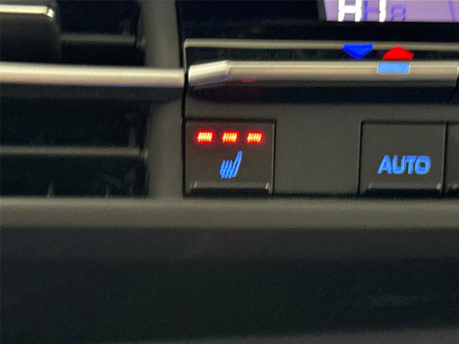 Certified 2022 Toyota Sienna XSE image 8