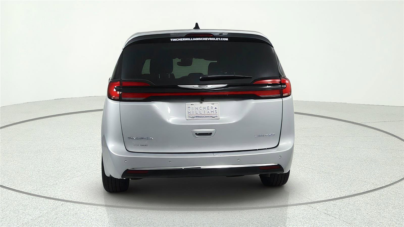 Used 2026 Chrysler Pacifica Limited FWD image 3