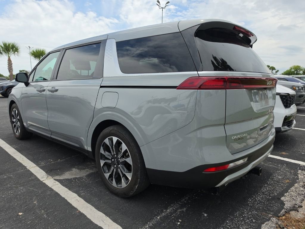 Used 2024 Kia Carnival EX FWD image 12