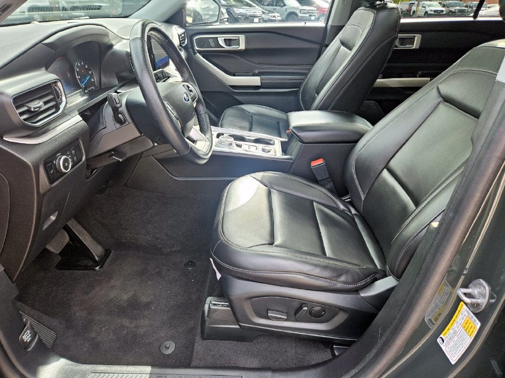 Certified 2023 Ford Explorer XLT w/ Equipment Group 202A AWD/4WD image 19