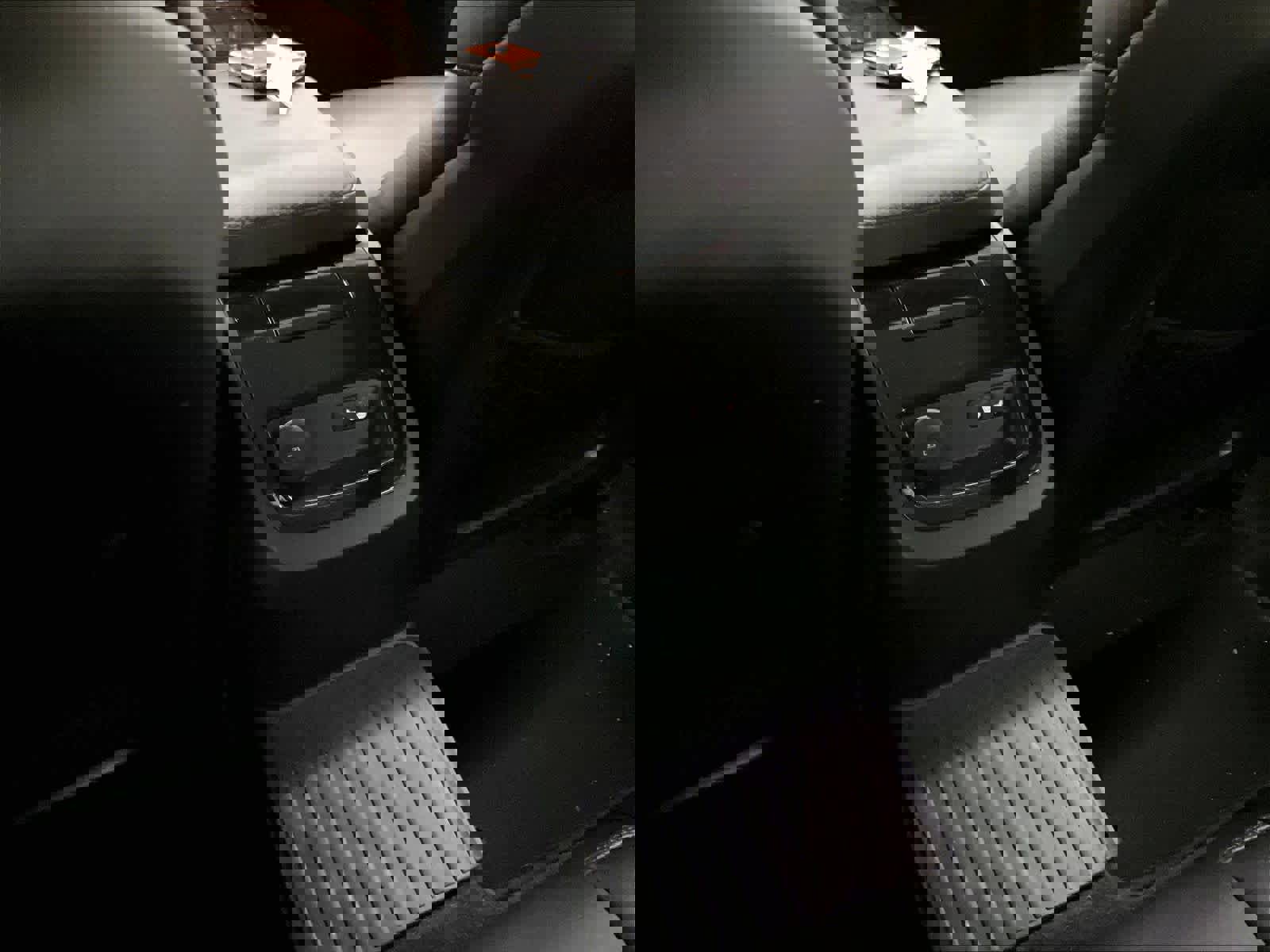 Used 2021 Volvo S60 T8 Inscription image 35