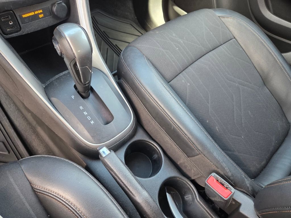 Used 2022 Chevrolet Trax LT AWD/4WD image 25