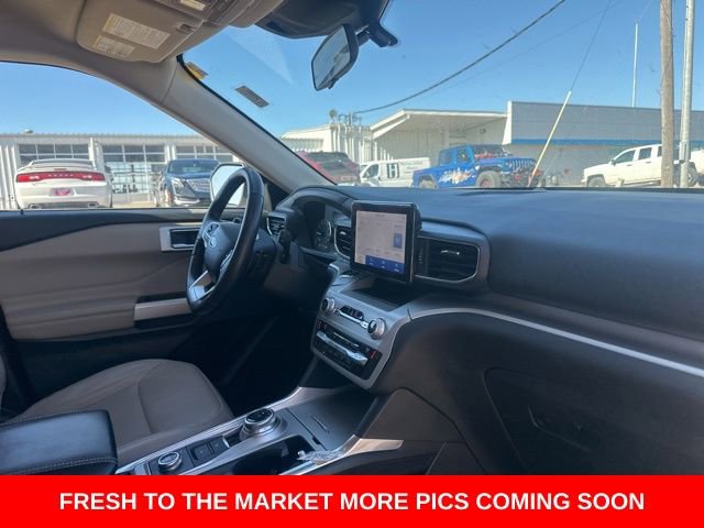 Used 2021 Ford Explorer XLT w/ Equipment Group 202A image 9