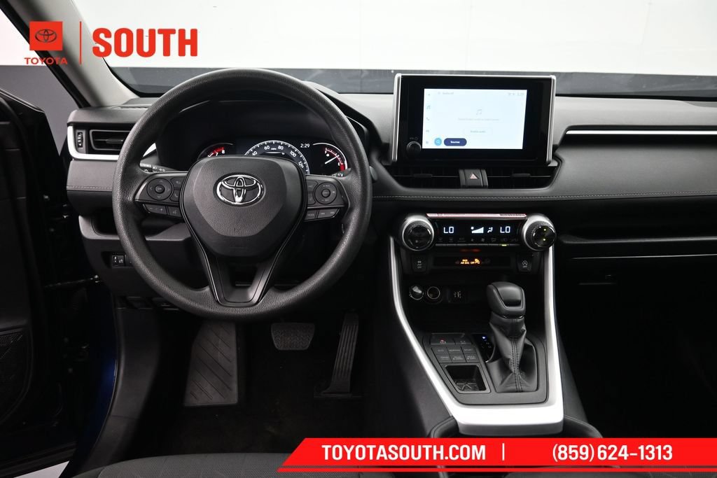 Used 2025 Toyota RAV4 XLE AWD/4WD image 11