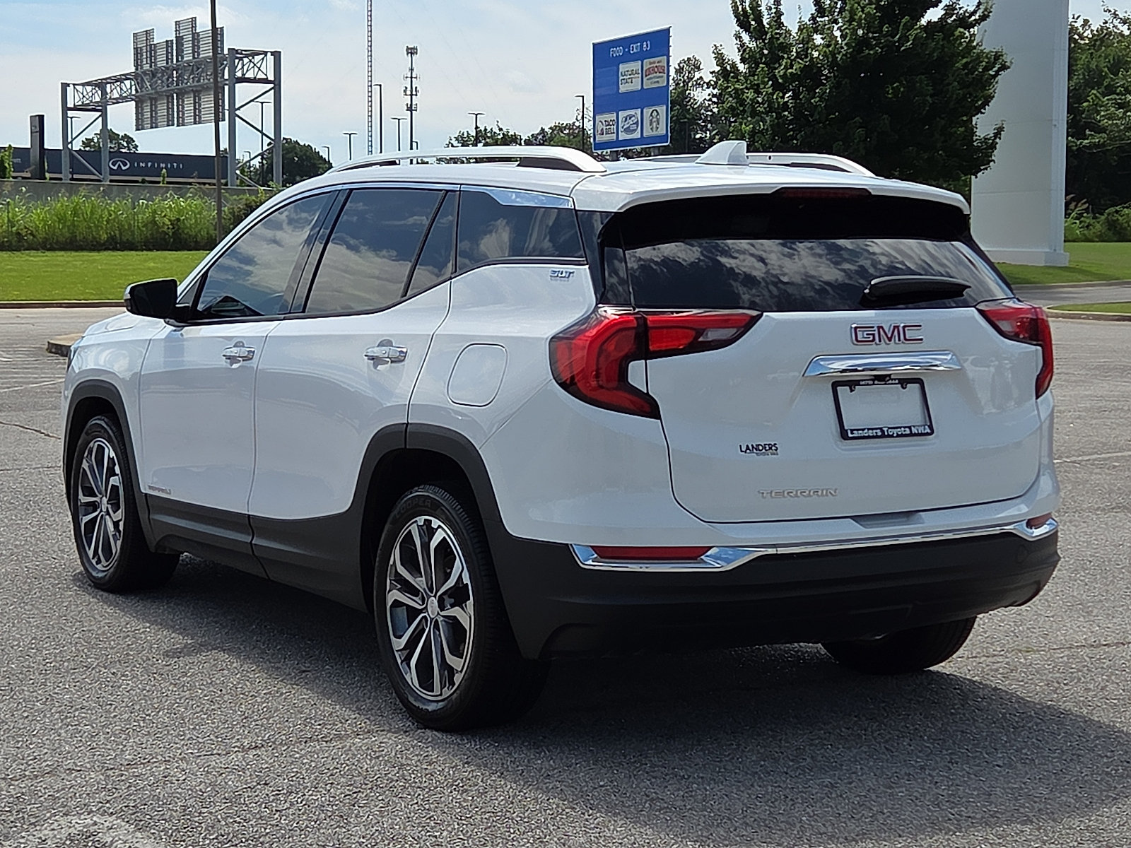 Used 2020 GMC Terrain SLT w/ Preferred Package FWD image 4