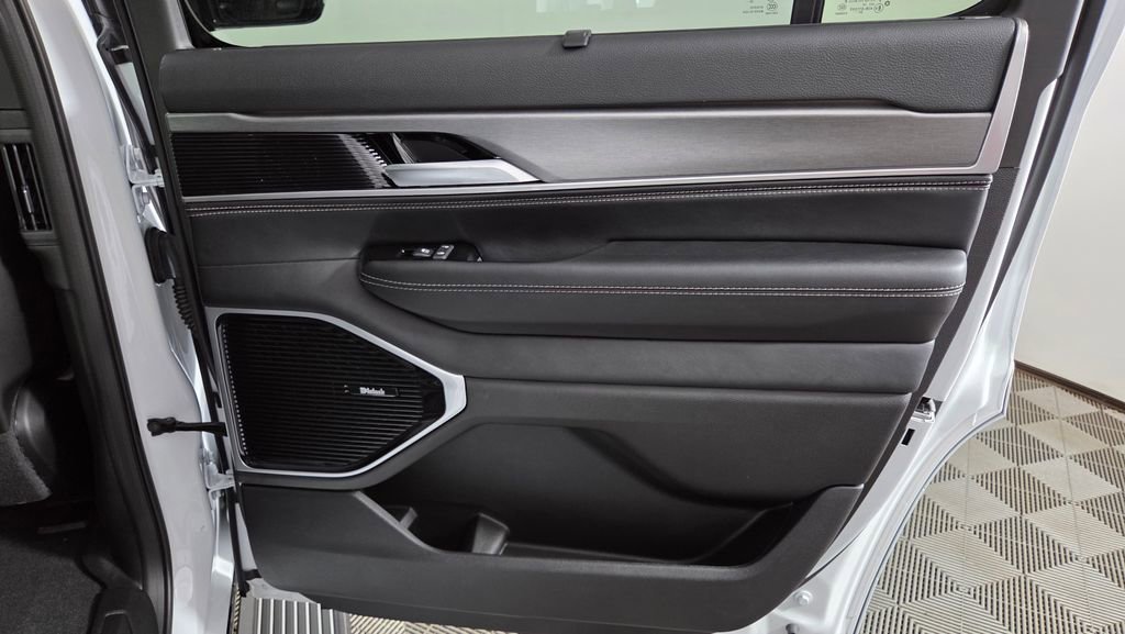 New 2025 Jeep Wagoneer Series III image 35