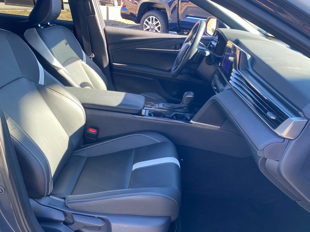 Used 2025 Toyota Camry SE image 18