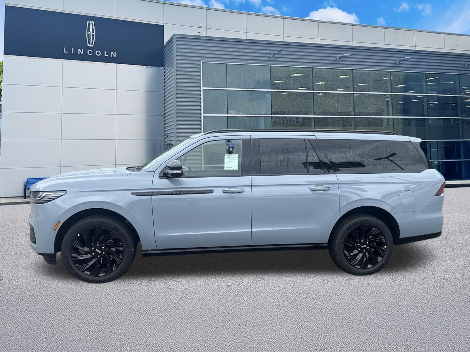 New 2027 Lincoln Navigator L Reserve w/ Jet Appearance Package AWD/4WD image 1