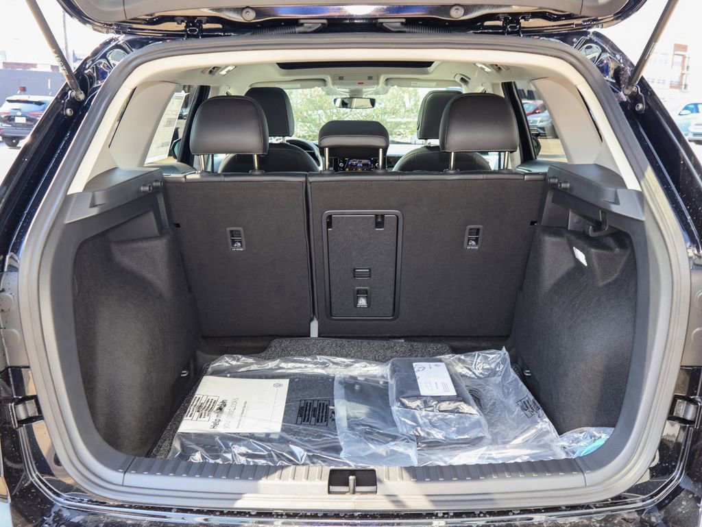 New 2026 Volkswagen Taos SE image 9