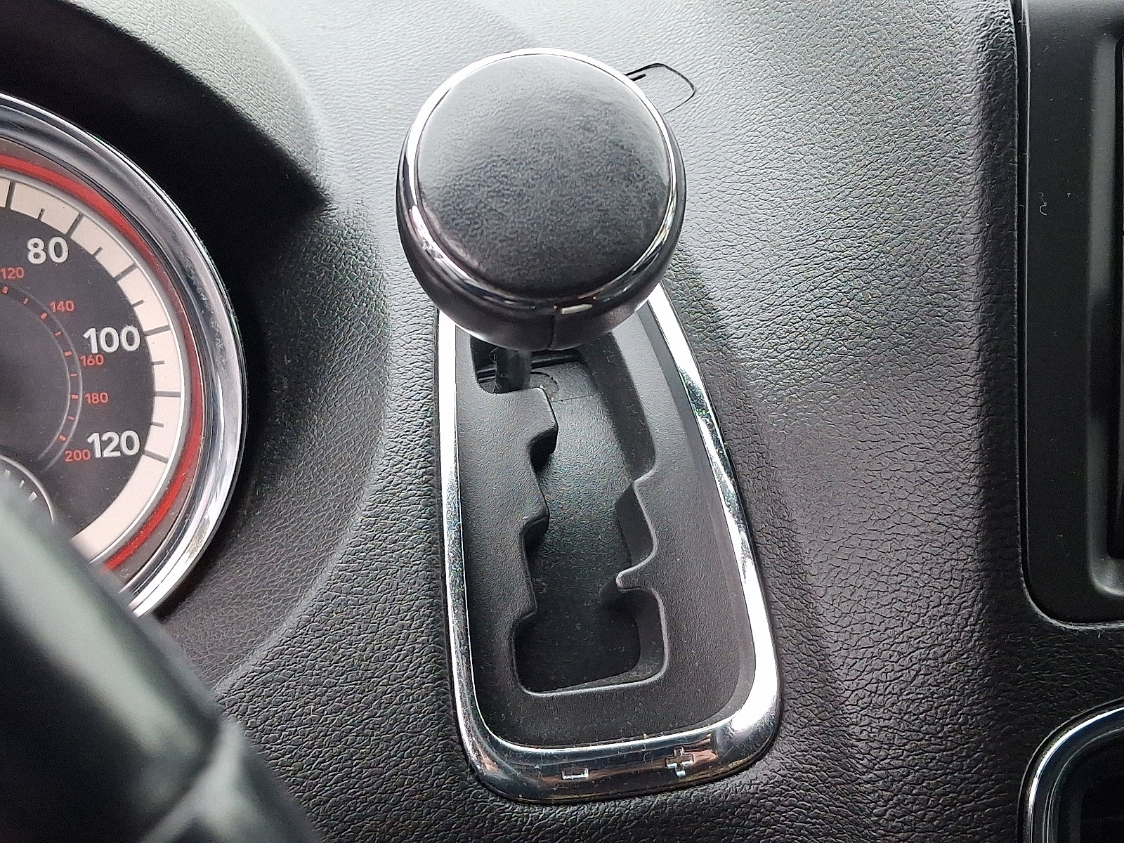 Used 2016 Dodge Grand Caravan SE image 15