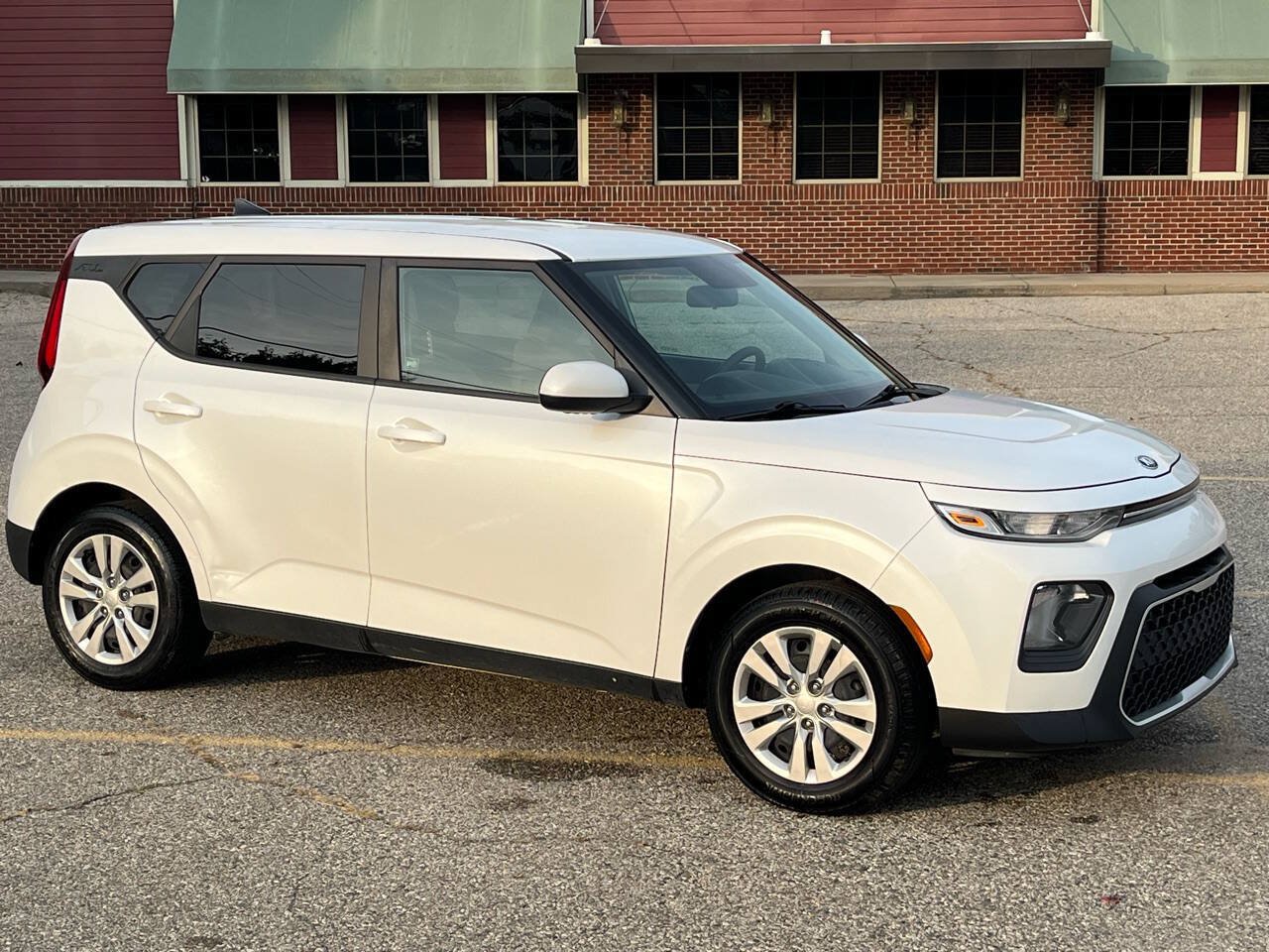 Used 2020 Kia Soul LX FWD image 2