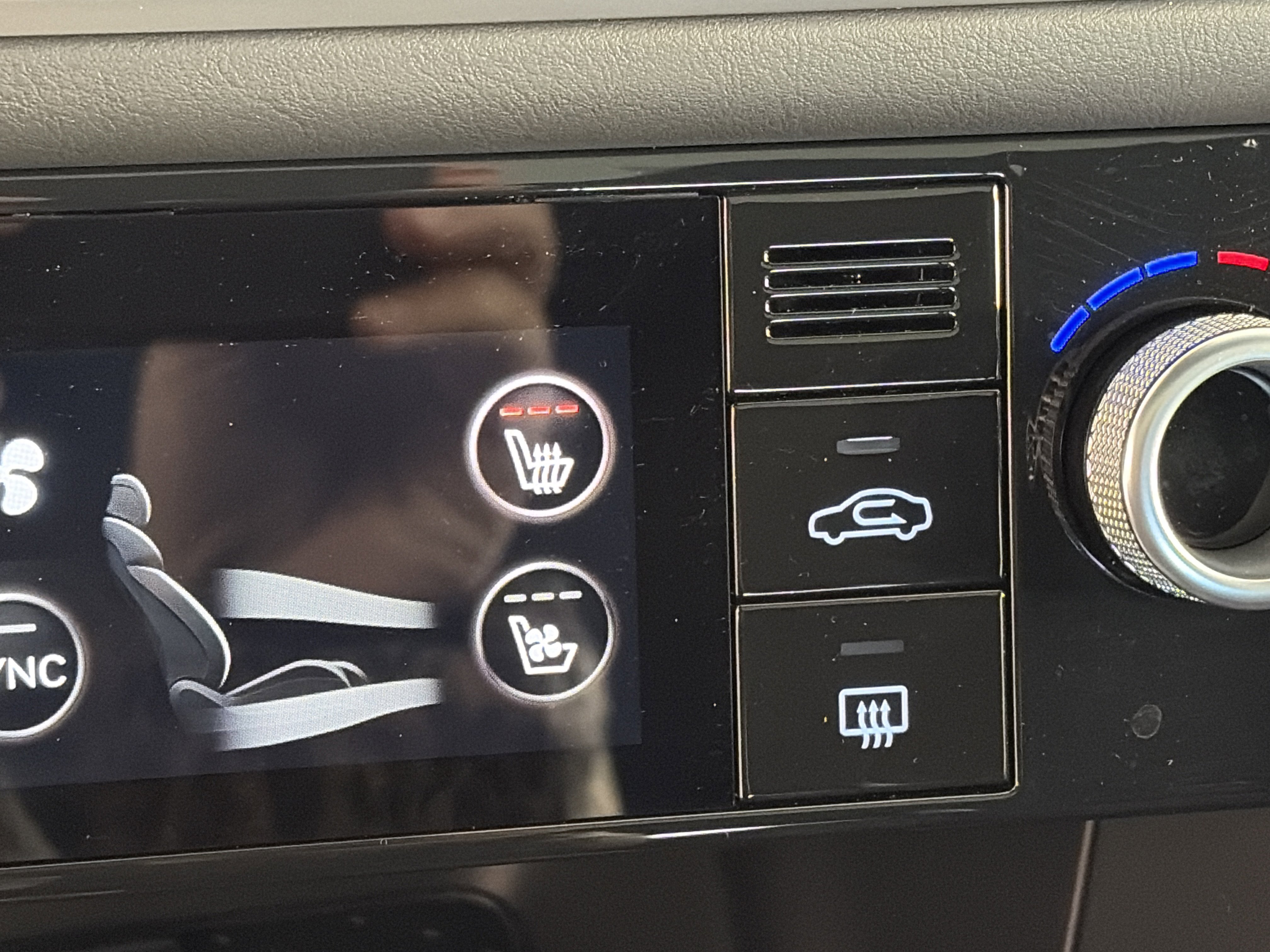 Used 2024 Genesis G70 3.3T Advanced w/ Sport Prestige Package image 26