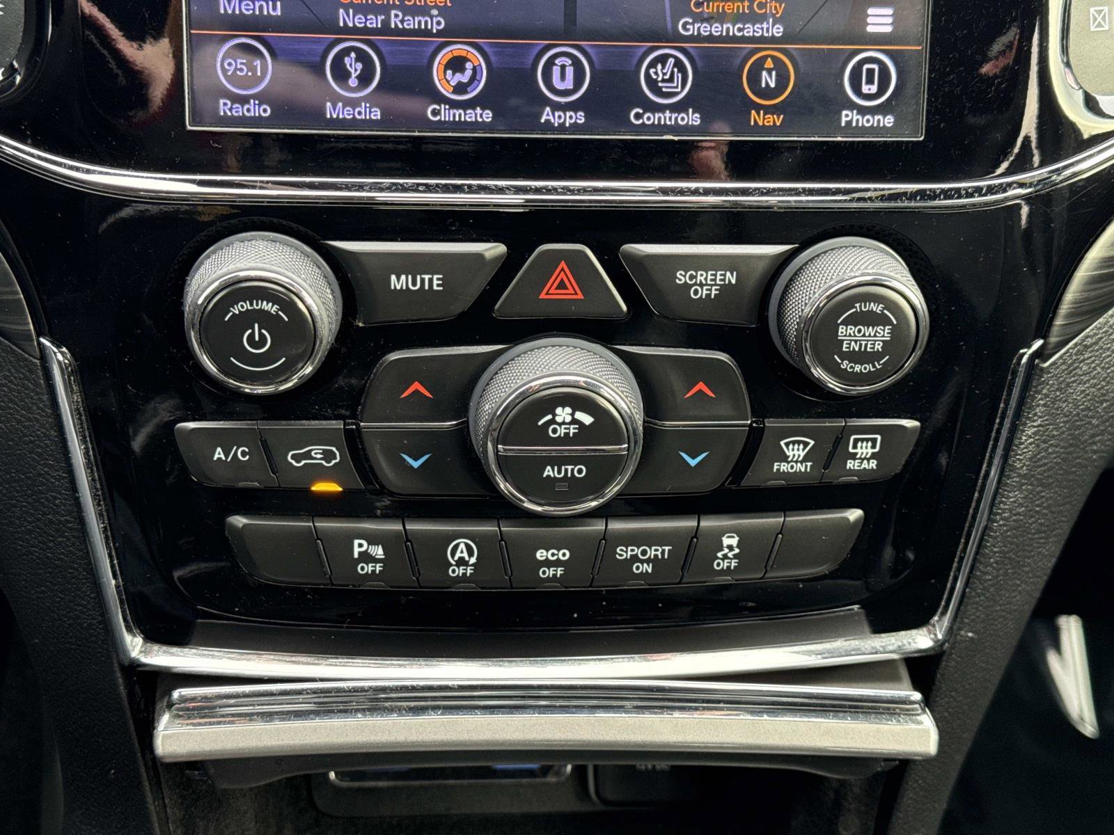 Used 2019 Jeep Grand Cherokee Altitude image 6