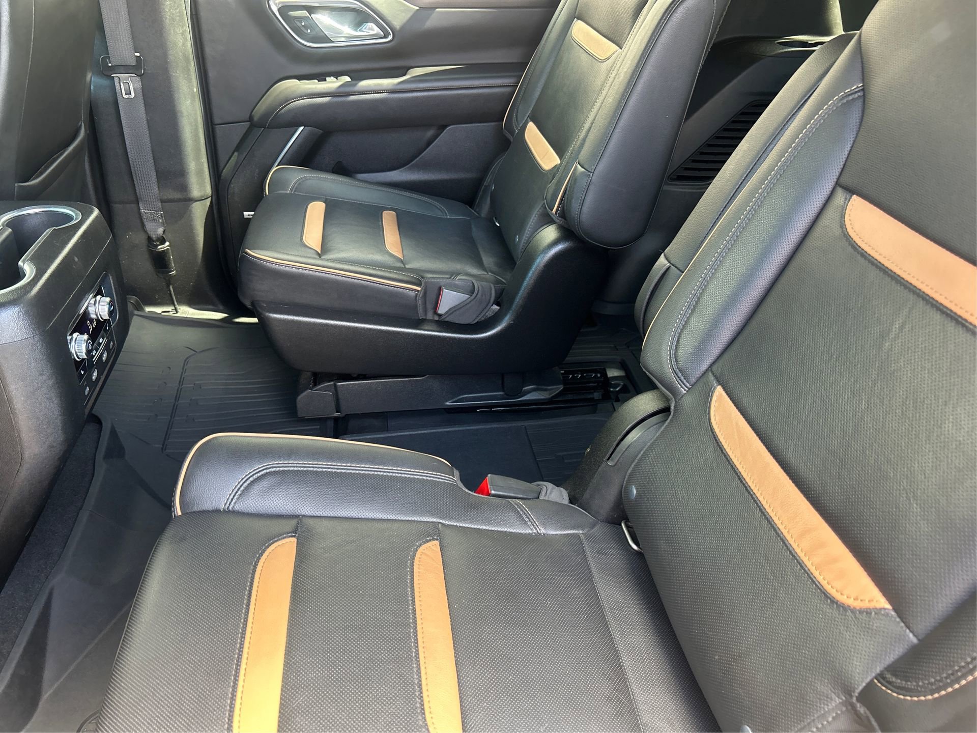 Used 2021 GMC Yukon AT4 w/ AT4 Premium Plus Package image 12