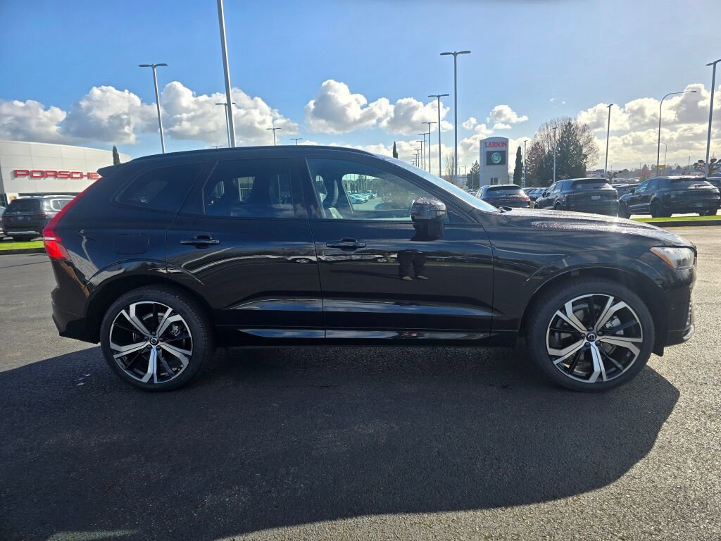 Used 2022 Volvo XC60 T8 R-Design w/ Advanced Package image 6