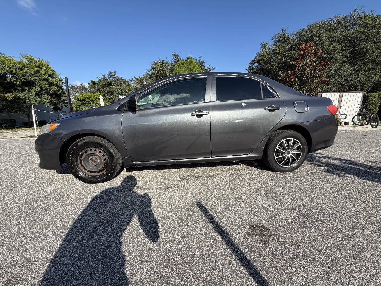 Used 2010 Toyota Corolla LE FWD image 4