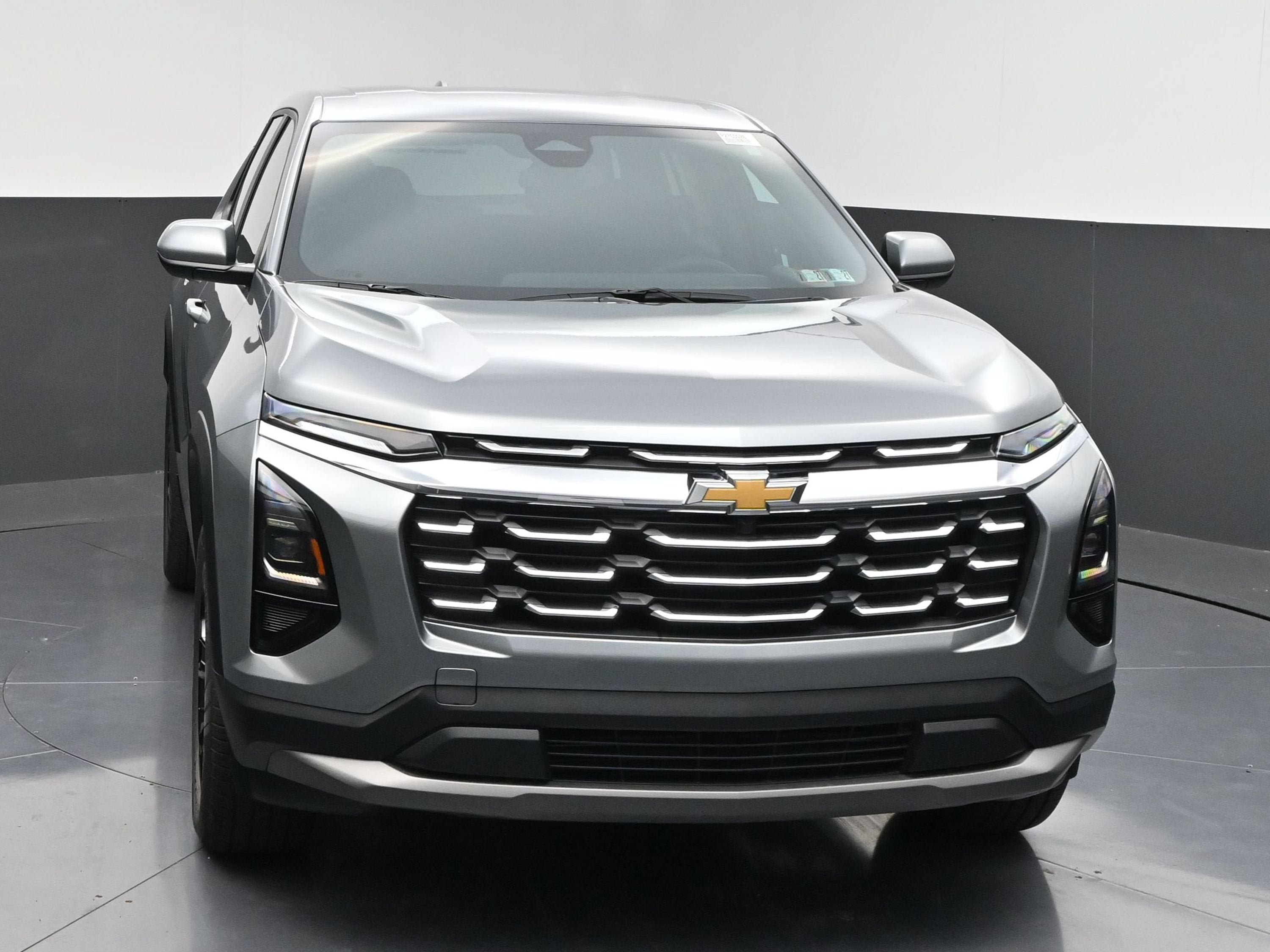 New 2027 Chevrolet Equinox LT w/ Convenience Package II FWD image 3