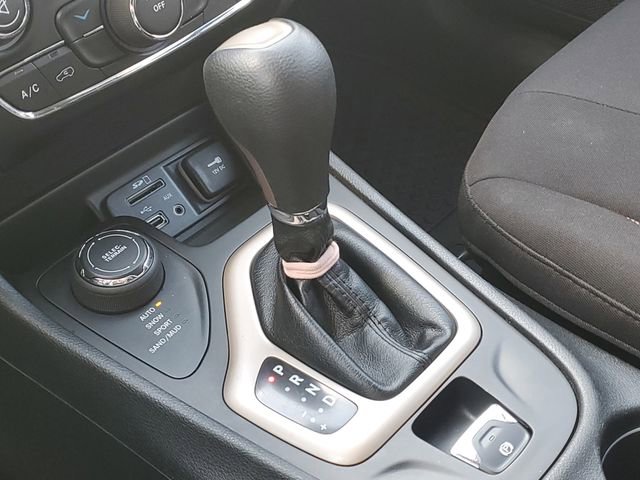 Used 2016 Jeep Cherokee 75th Anniversary AWD/4WD image 15