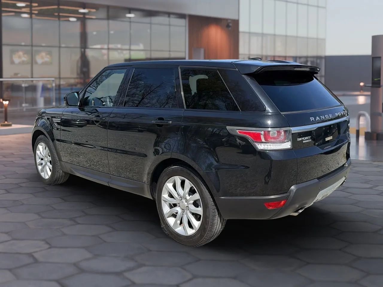 Used 2014 Land Rover Range Rover Sport HSE image 6