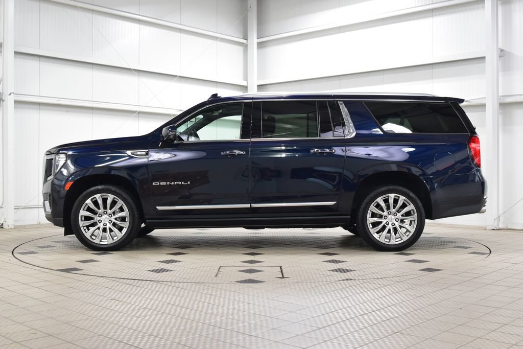 Used 2023 GMC Yukon XL Denali AWD/4WD image 4