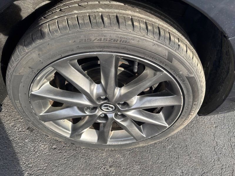 Used 2018 MAZDA MAZDA3 Touring image 30