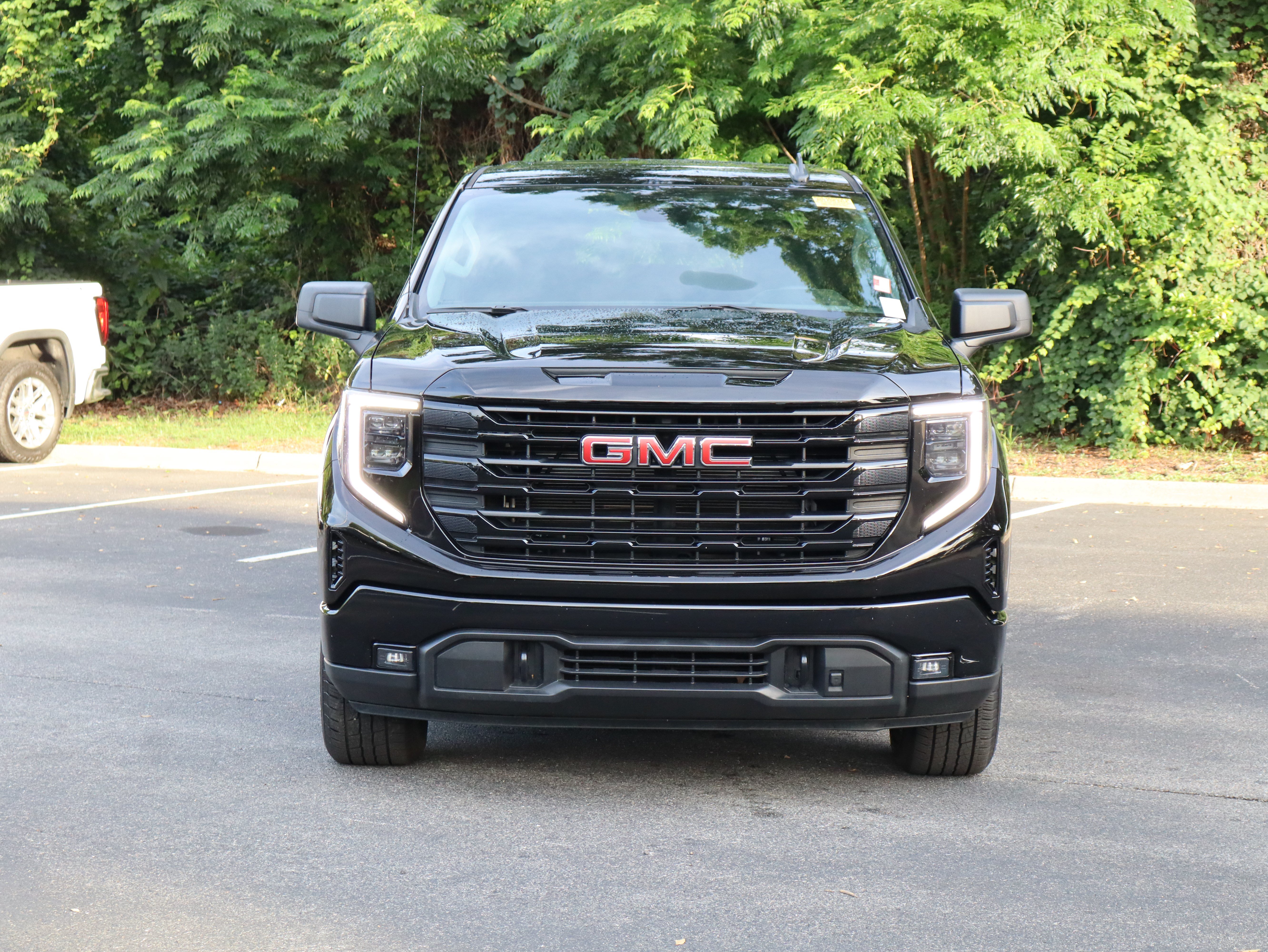 Used 2023 GMC Sierra 1500 Elevation AWD/4WD image 3